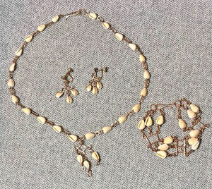 Vtg Cowrie Shell 3pc Set Parure Wire Link Necklace Bracelet Screw Back Earrings
